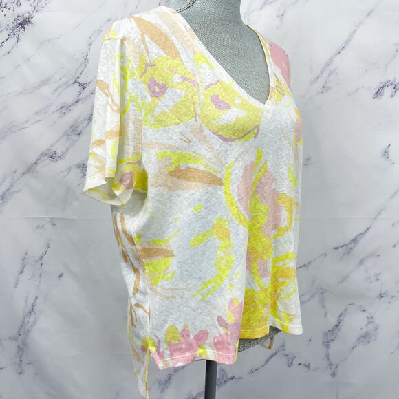 Ted Baker London | Ciana V-Neck Floral Linen/Cotton Blend T-Shirt | US 8 (S/M) - Picture 6 of 11